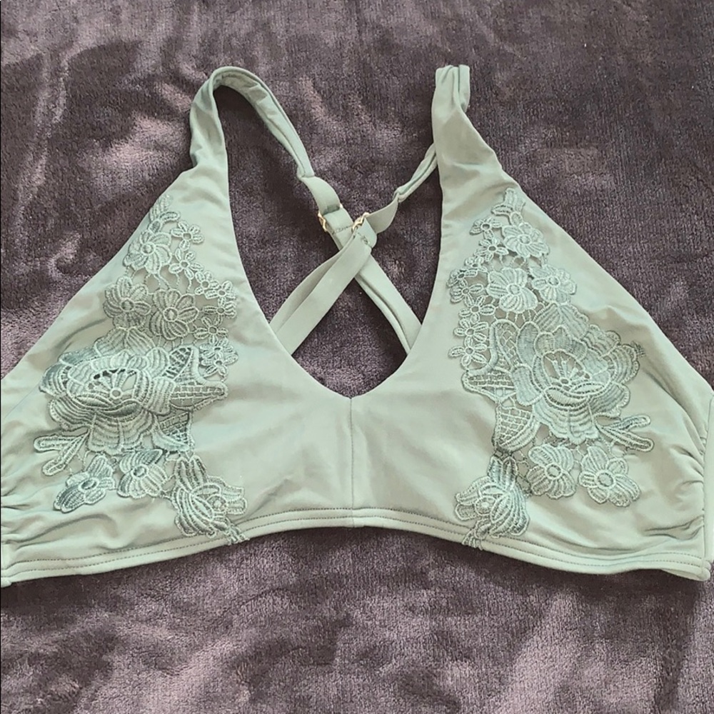 Women’s swimsuit top